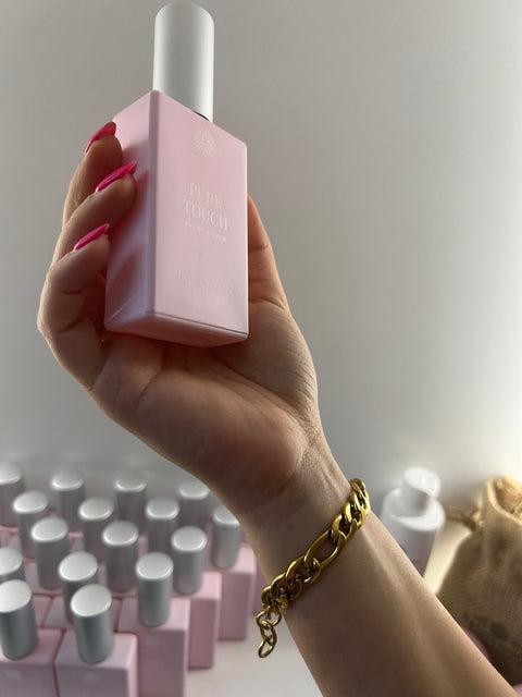 Pure Touch: Η Μαγευτική Απαλότητα του Άρωματος Πούδρας