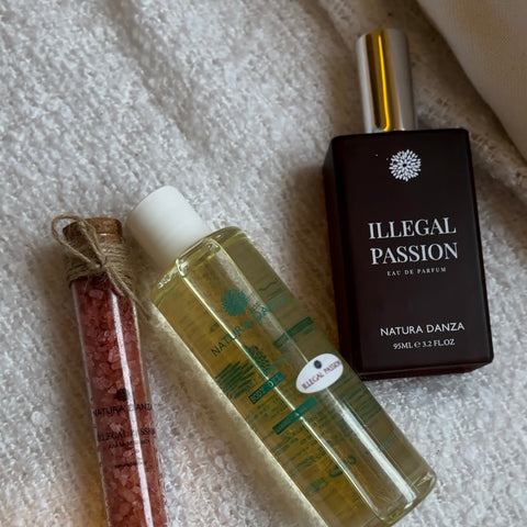 Σετ ILLEGAL PASSION: Άρωμα, Λάδι Σώματος και Άλατα Μπάνιου