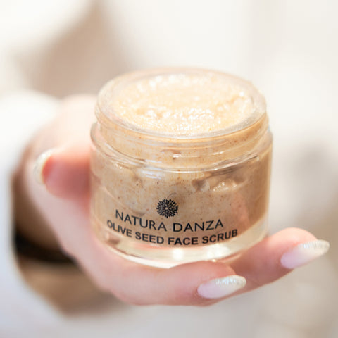 Φυσικό Scrub Βαθιάς Απολέπισης με Ελιά NATURA DANZA: Για Λαμπερό Δέρμα - NATURADANZA