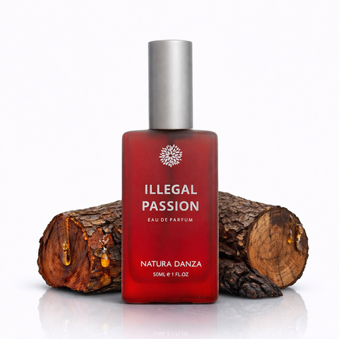 Άρωμα Illegal Passion Natura Danza με sandalwood, cendarwood και oud